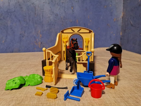 Playmobil Pferdebox mit Reiterin und viel Zubehör
