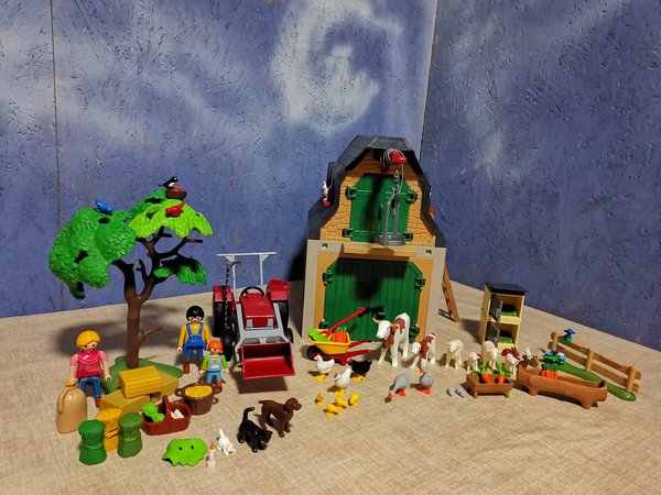 Playmobil Bauernhof mit Kleintiraufzucht viel Zubehör