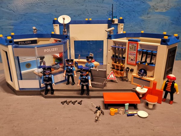 Playmobil Polizei-Hauptquartier 4263 vollständig