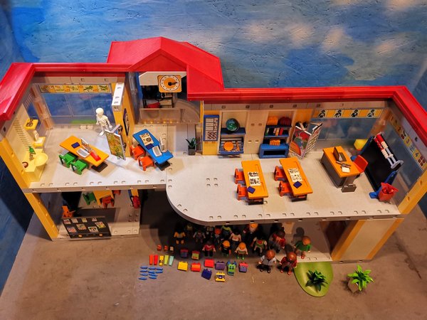 Playmobil Große Schule mit Einrichtung  4324 vollständig