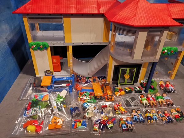 Playmobil Große Schule mit Einrichtung  4324 vollständig