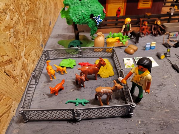 Playmobil Oambati Tierpflegestation mit viel Zubehör