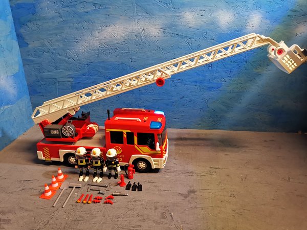 Playmobil Feuerwehr-Leiterfahrzeug 5362 vollständig