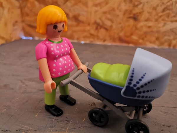 Playmobil Schwangere Mama mit Kinderwagen
