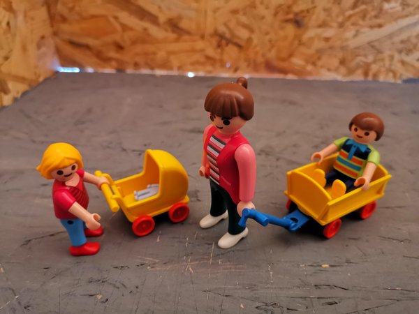 Playmobil Mama & Bollerwagen, Puppenwagen & 2 Kindern