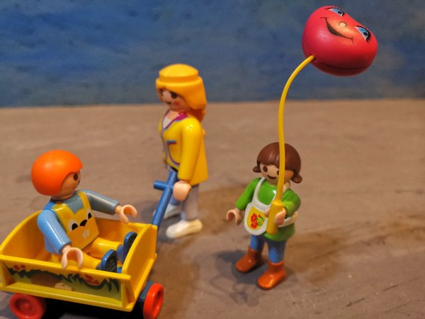 Playmobil Mama & Bollerwagen & 2 Kinder & Luftballon