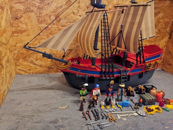 Playmobil Großes Piraten-Flaggschiff 3940 vollständig